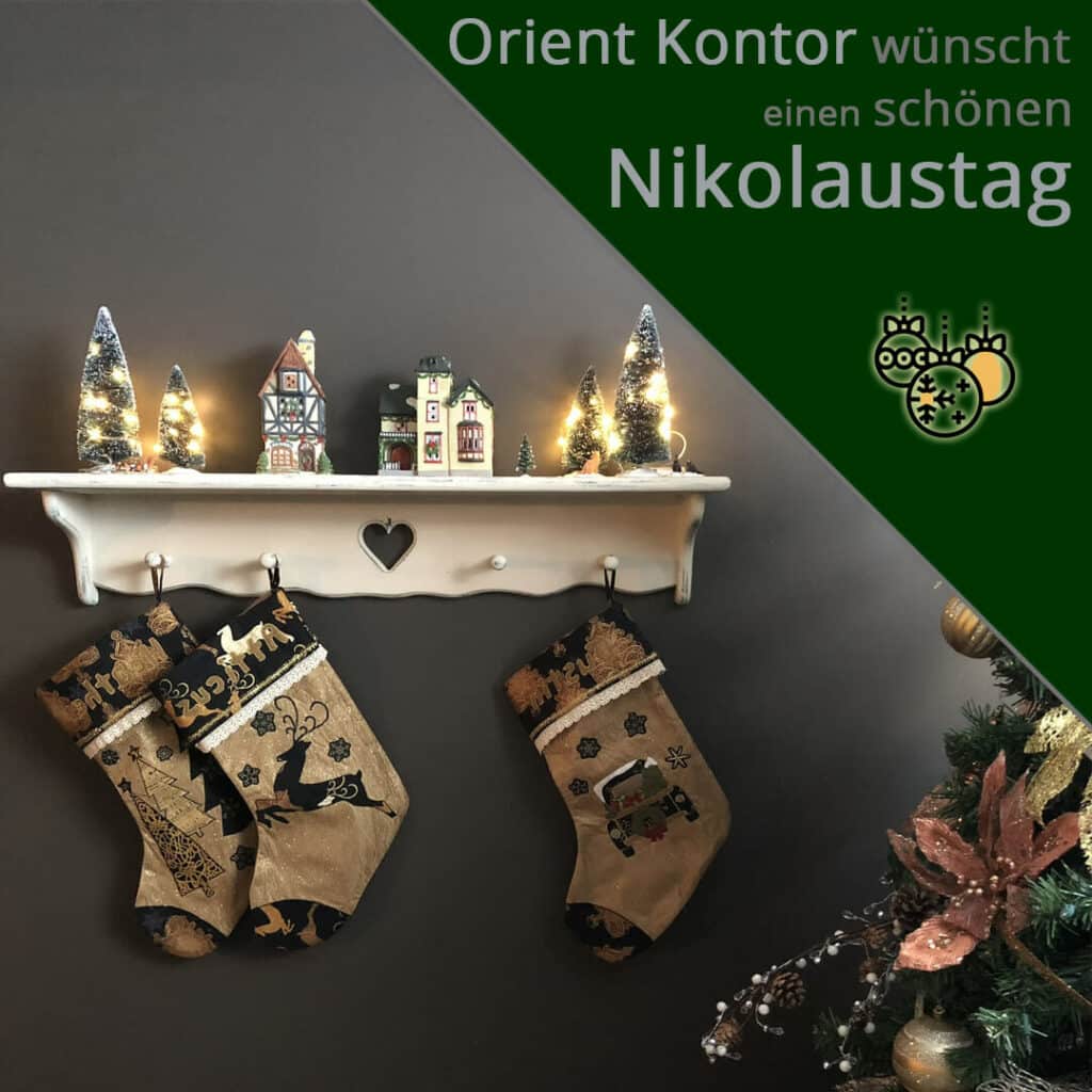 Orient Kontor wünscht euch einen schönen Nikolaustag! Socken am Brett hängend